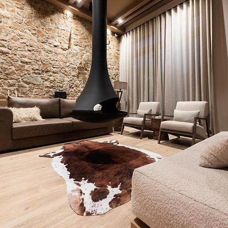 Revi Mountain Resort Boutique Hotel カラブリタ エクステリア 写真