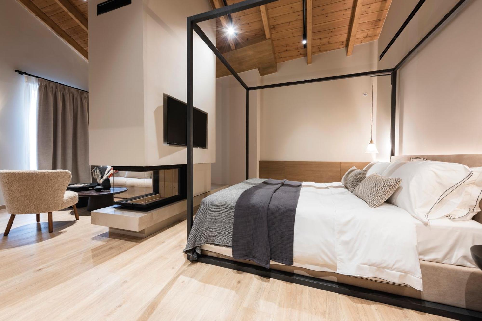 Revi Mountain Resort Boutique Hotel カラブリタ 部屋 写真