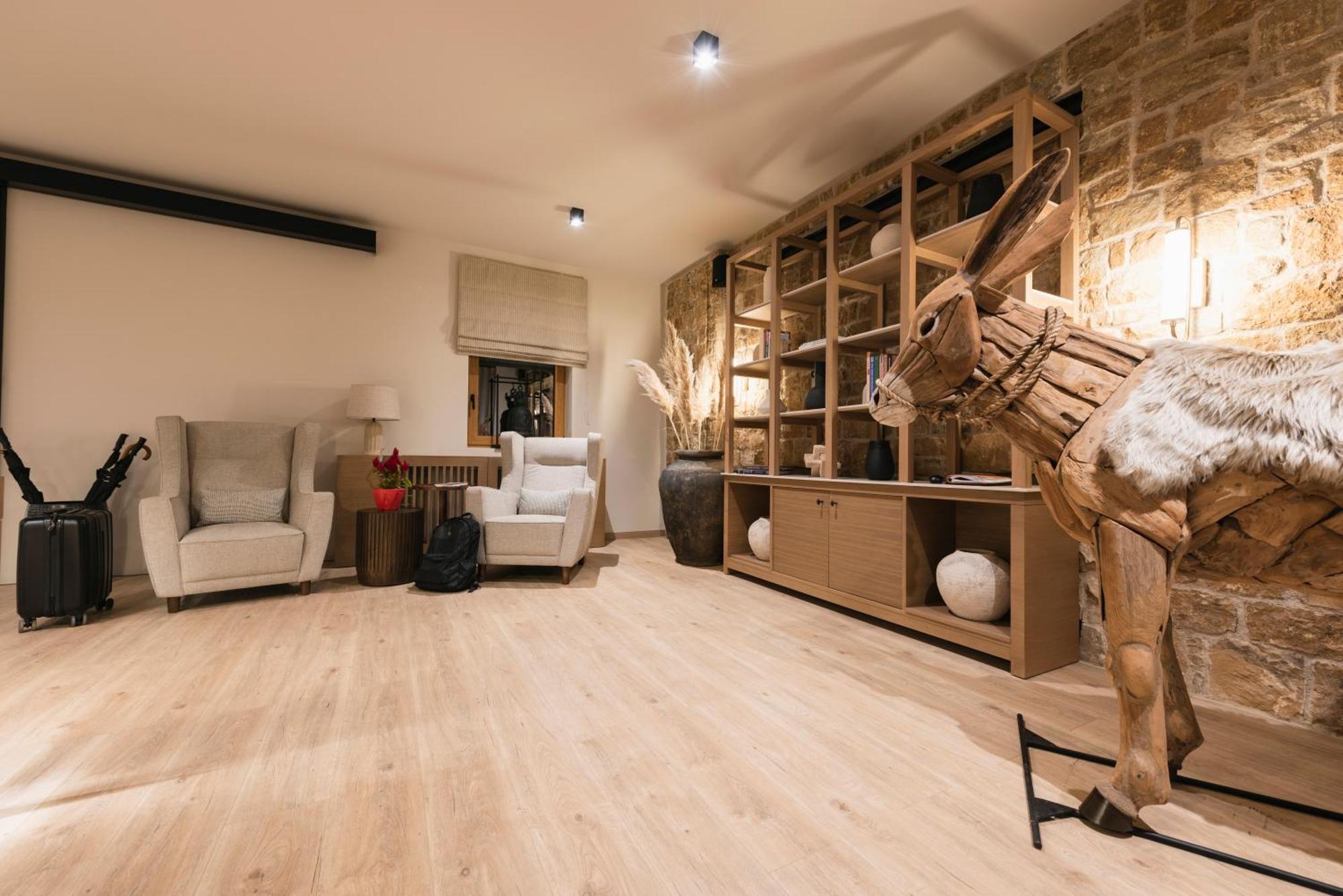 Revi Mountain Resort Boutique Hotel カラブリタ エクステリア 写真
